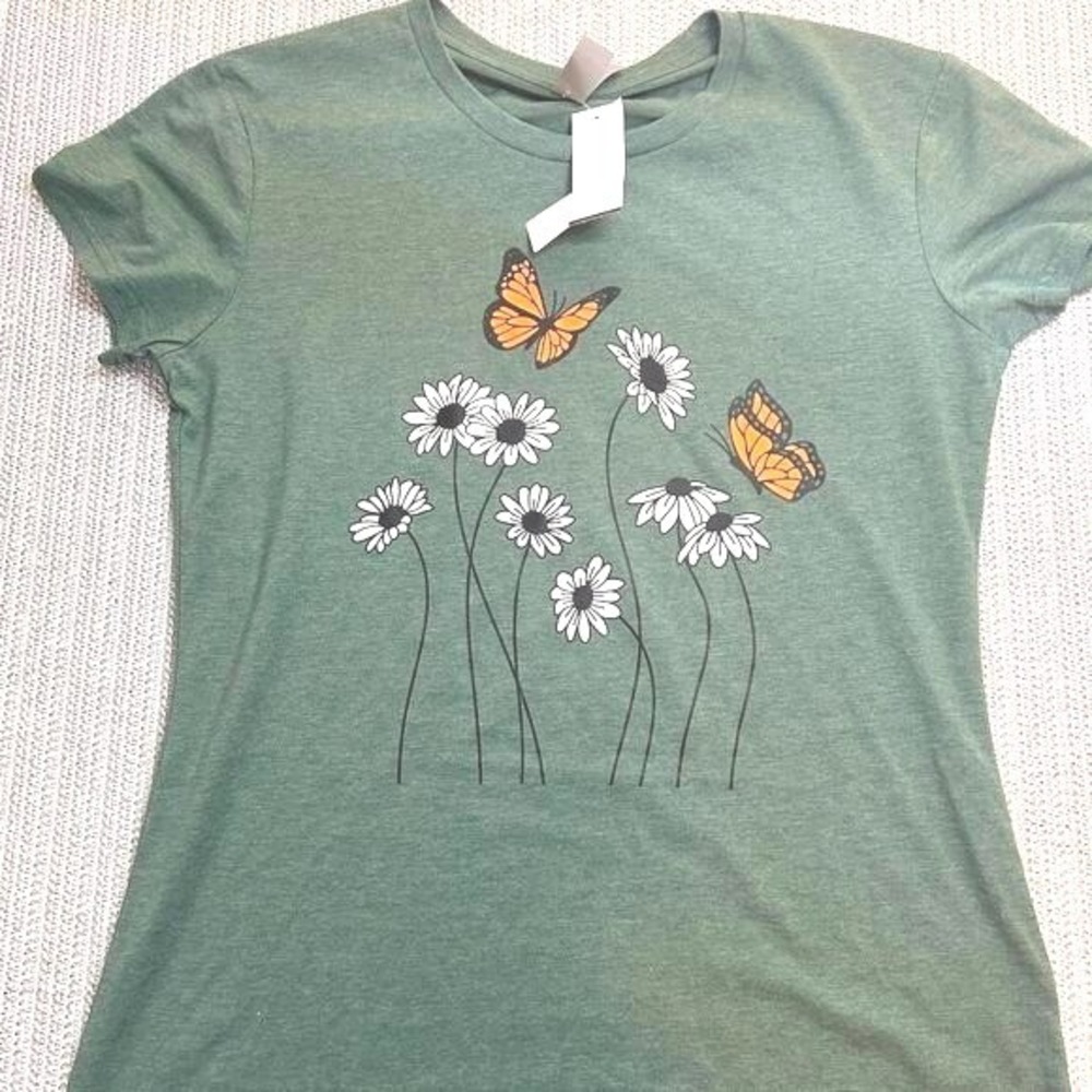 Instant Message Green Butterfly Daisy Graphic Tee NWT Size Medium